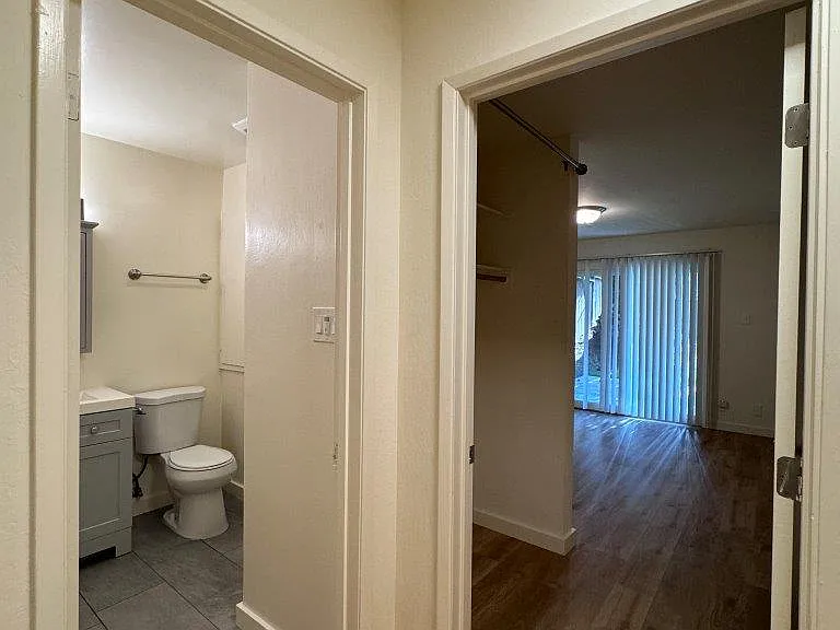 1555 Oxford Street — Photo 30