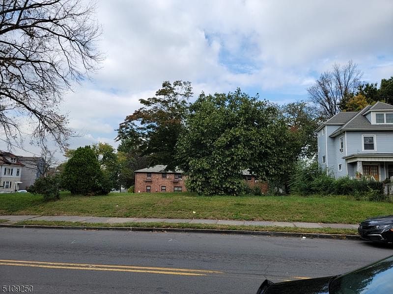 1st image of 157 Westfield Ave #165