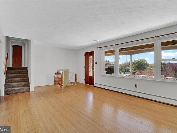 5th image of 2901 Bradley Ave