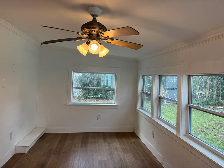 2121 Greenway Dr — Photo 10