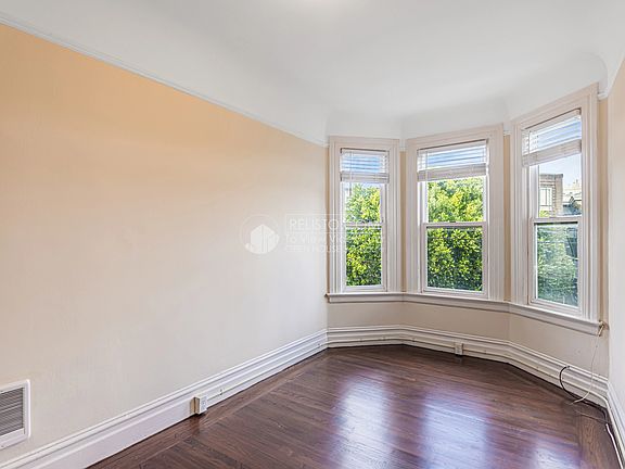 3rd image of 410 Broderick St Unit A