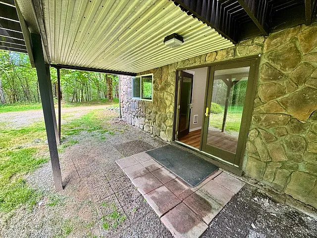 Private entrance with French Doors!