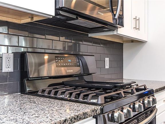 4th image of 371 Linwood Ave