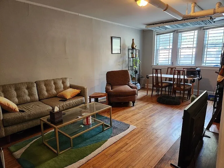 2502 N Rockwell St #G — Photo 2