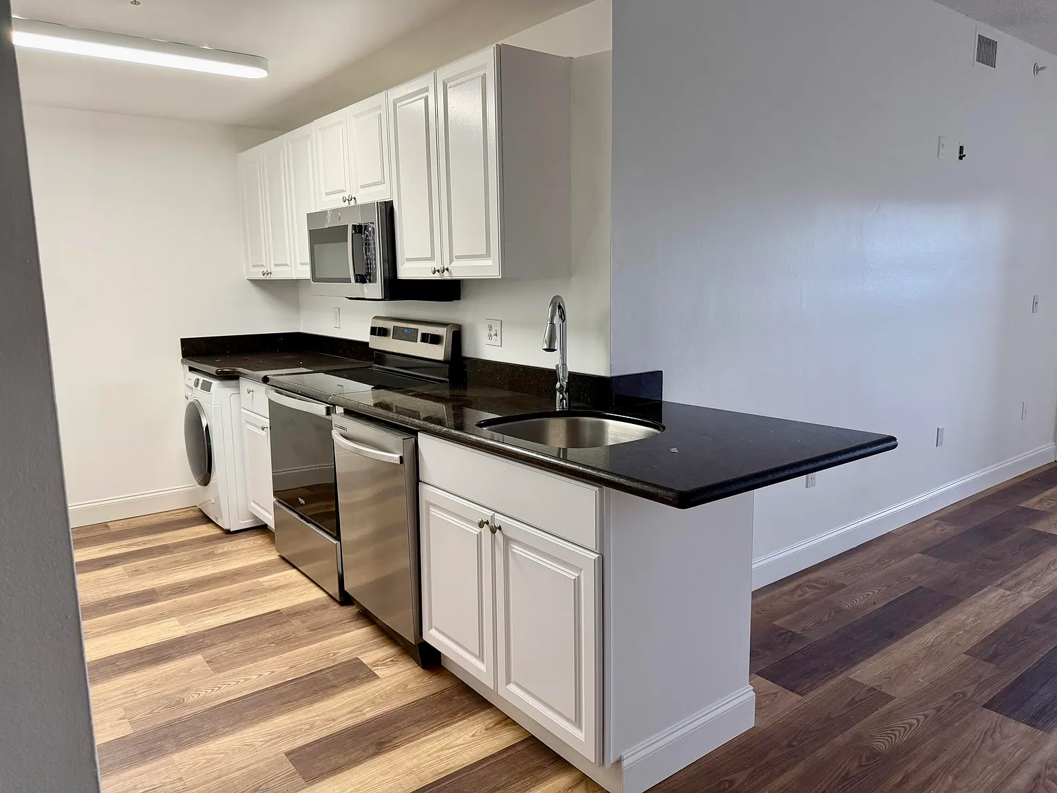 3 bed, 2.0 bath, 1113 sqft, $2,350 — Photo 4