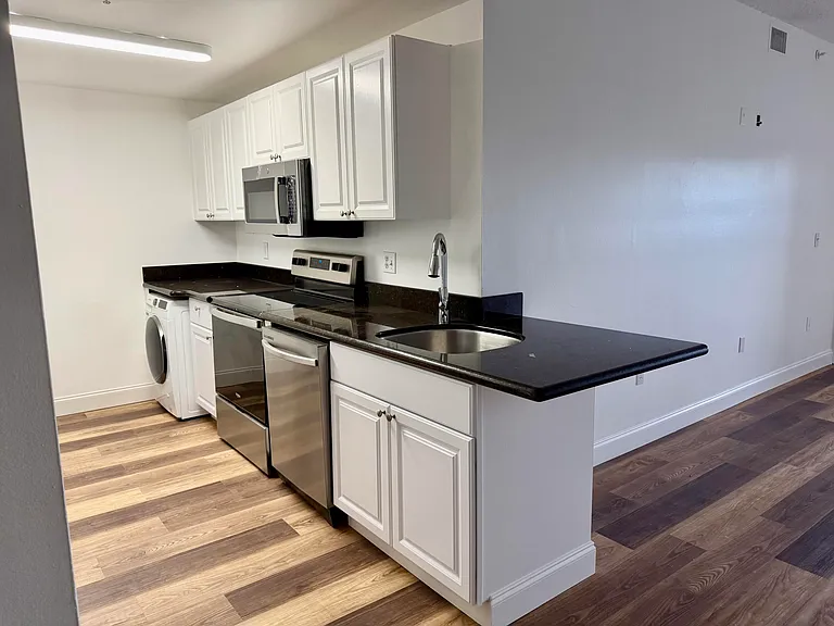 2080 Greenview Shores Blvd #421 — Photo 4