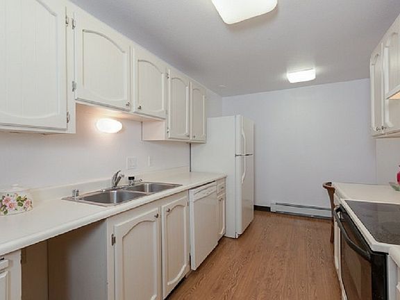 5th image of 665 10th Ave