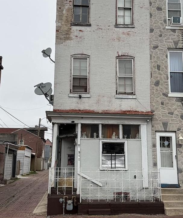 1st image of 911 Walnut St
