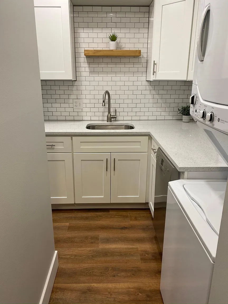 103 Jamestown Dr APT B photo 1