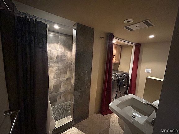 5th image of 716 Barrett Way