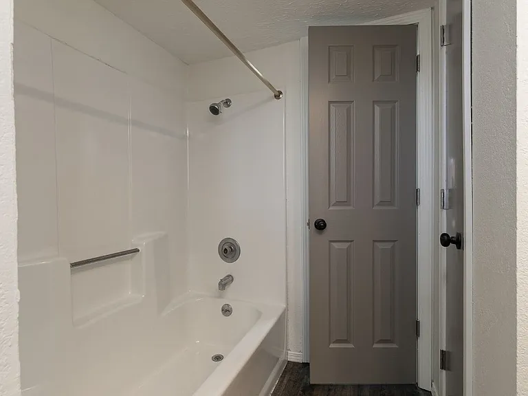 2 bedroom, 1 bathrom