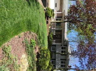 57 Country Green Dr, Youngstown, OH 44515