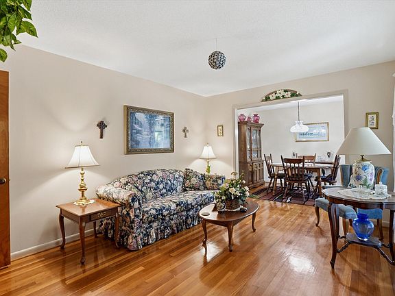 4th image of 5312 Chantilly Ln