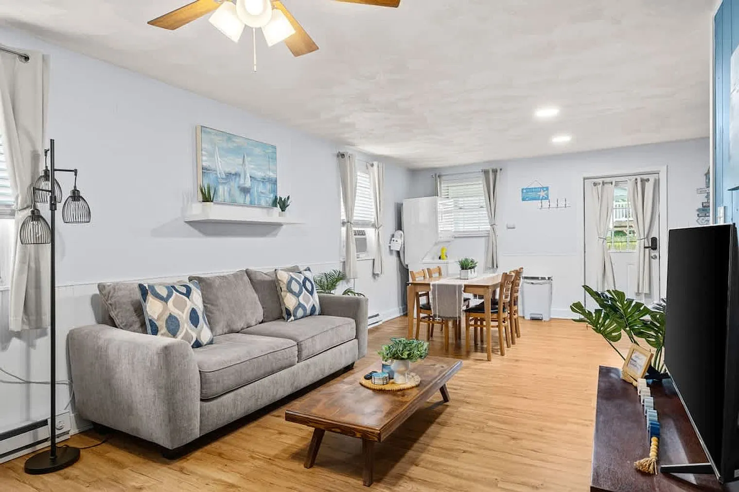 2 bed, 1.0 bath, 796 sqft, $2,377 — Photo 1