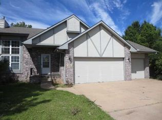 331 N Valley Stream Dr, Derby, KS 67037
