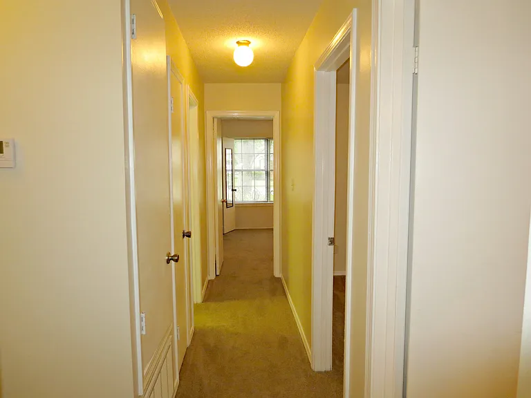 711 Southern Ct — Photo 13