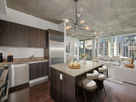 3rd image of 600 N Fairbanks Ct #1923