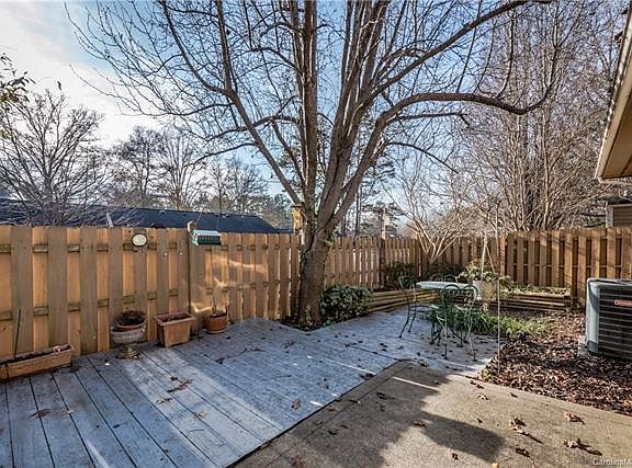4th image of 8340 Summerglen Cres