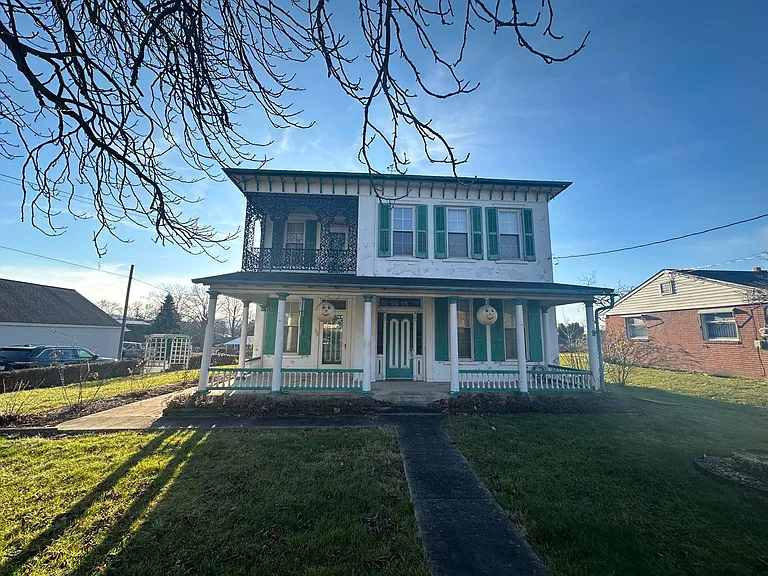 102 N River St — Photo 1