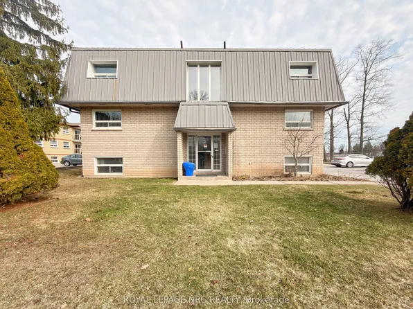 90 Woodlawn Rd #7, Welland, ON L3C 3J5