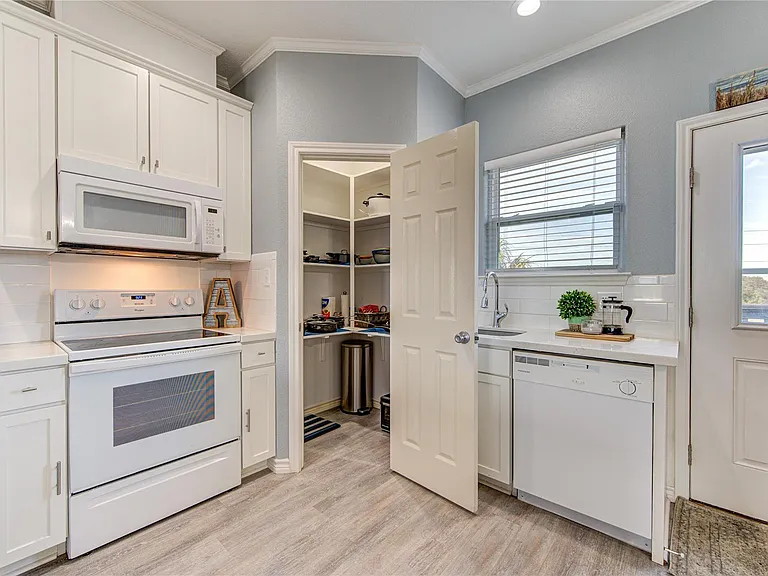 14110 Miramar Dr — Photo 26