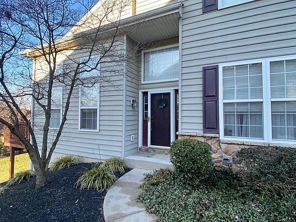 3rd image of 1419 Lexington Way