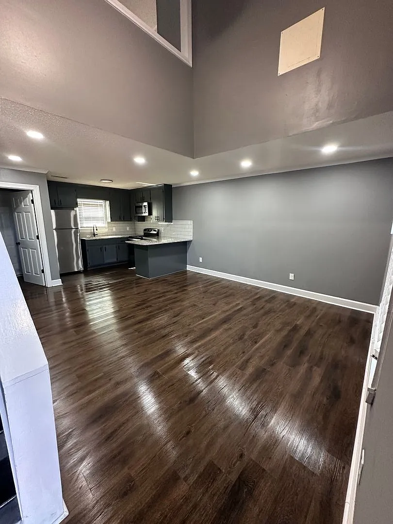 1501 Tilghman — Photo 2
