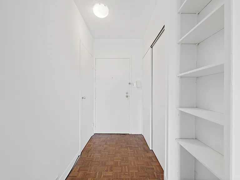 Central Gardens Apartments — Photo 17