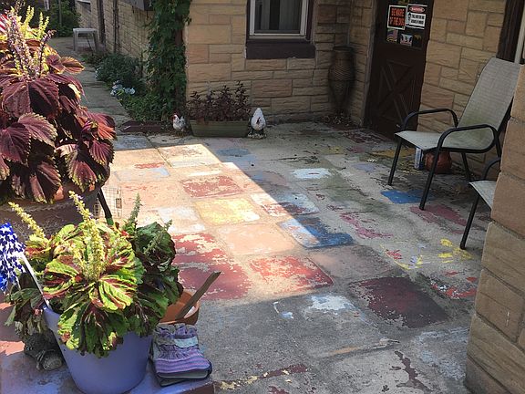 2nd image of 1723 N Hickory St