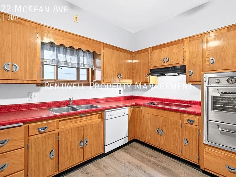 1022 McKean Ave — Photo 9