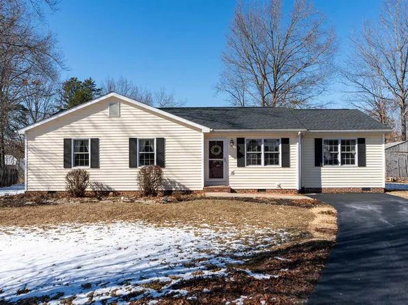 6 Canton Ln, Stuarts Draft, VA 24477