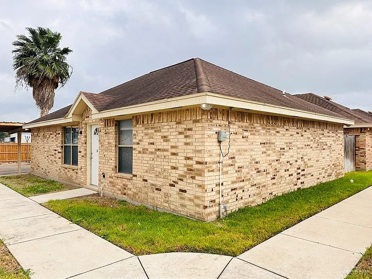 2105 W Western Dr #2 — Photo 2