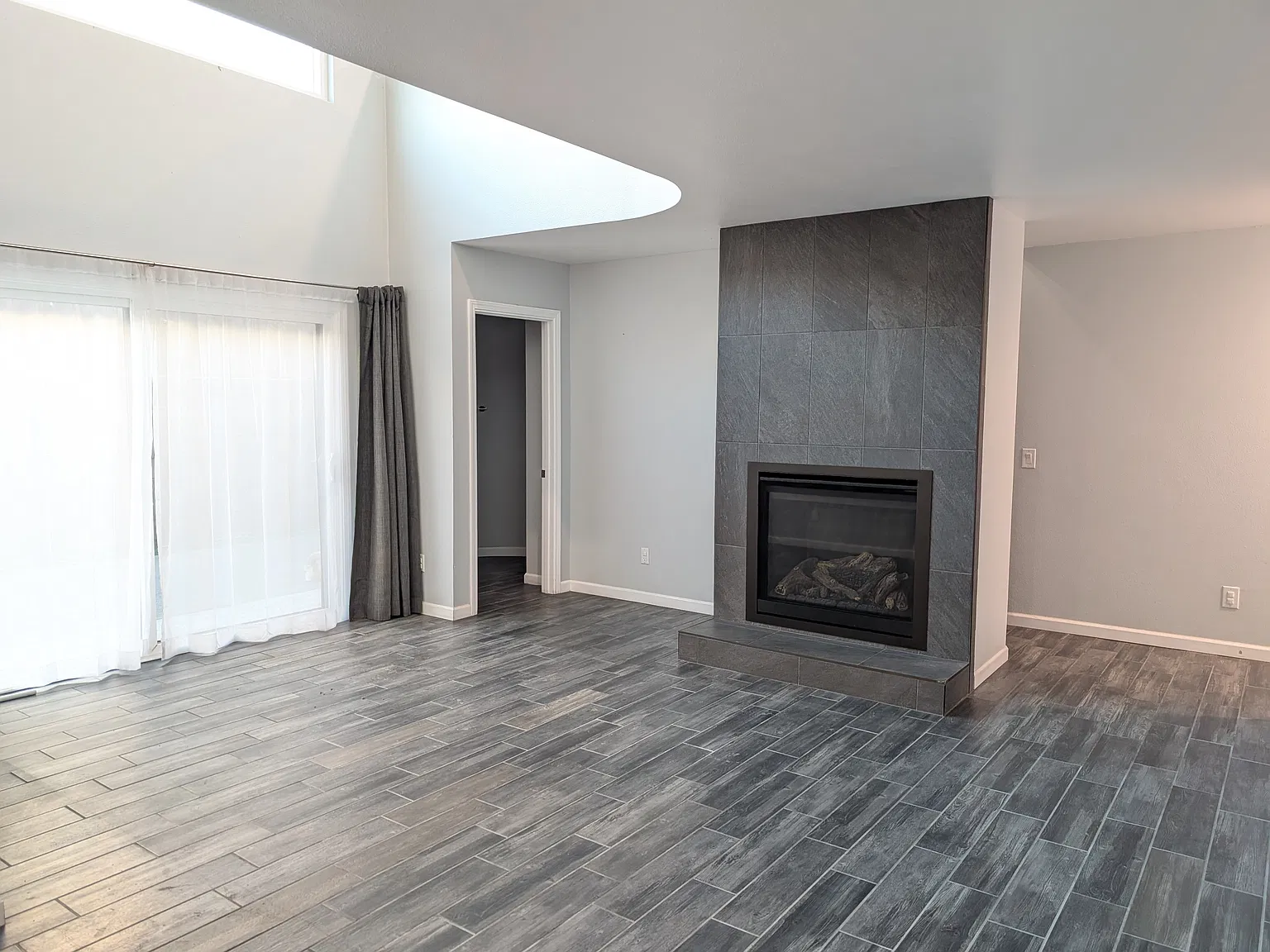 2 bed, 2.5 bath, 1387 sqft, $2,850 — Photo 2