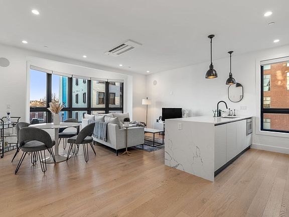 3rd image of 75 W Broadway #202