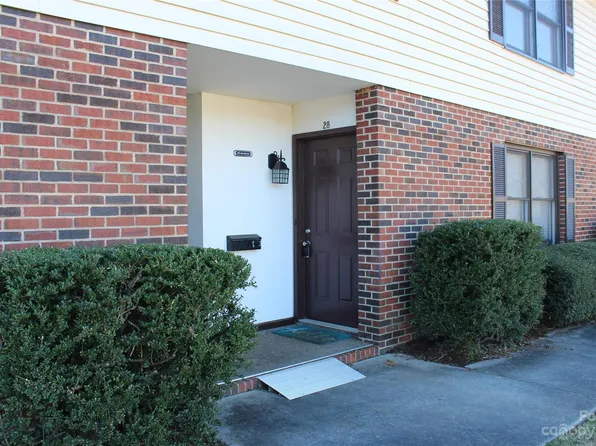 525 12th St SW APT 28, Hickory, NC 28602