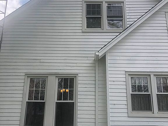 3rd image of 402 E Howard St