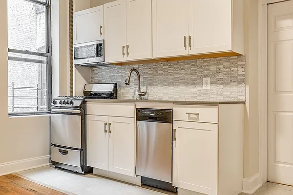 Rented by Dixon Advisory USA Inc. | media 13