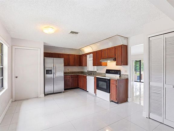 4th image of 871 LAMPLIGHTER DRIVE NW