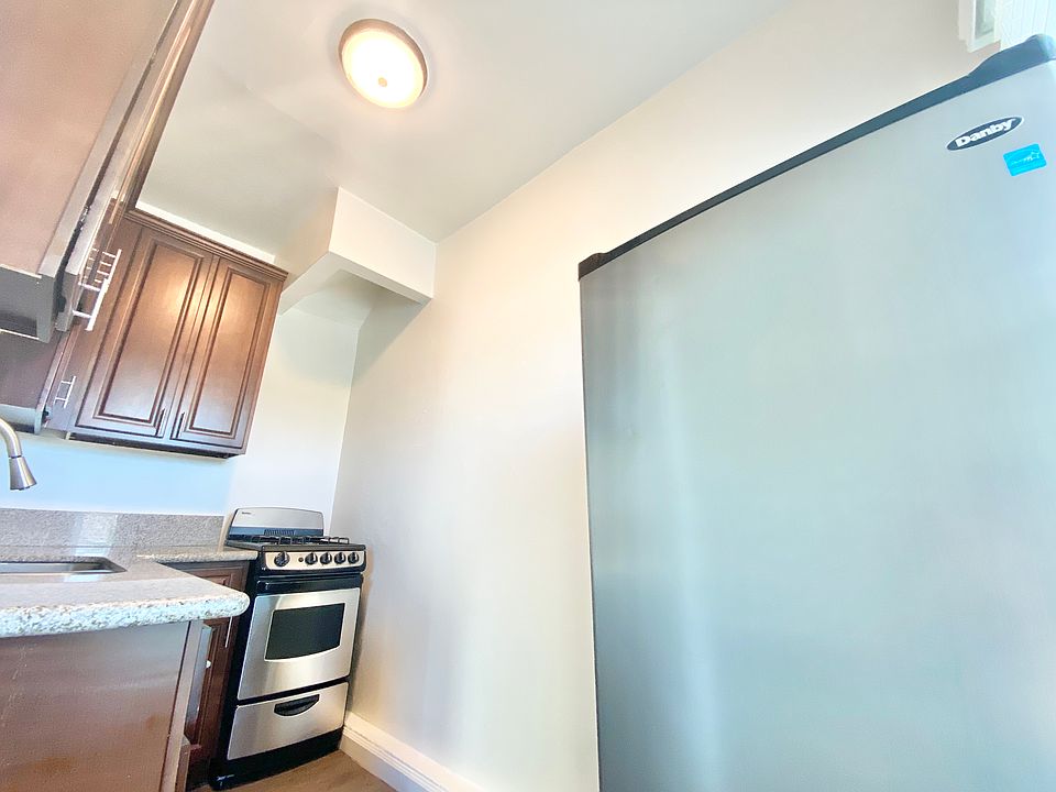 1st image of 200 S Kenmore Ave #210A