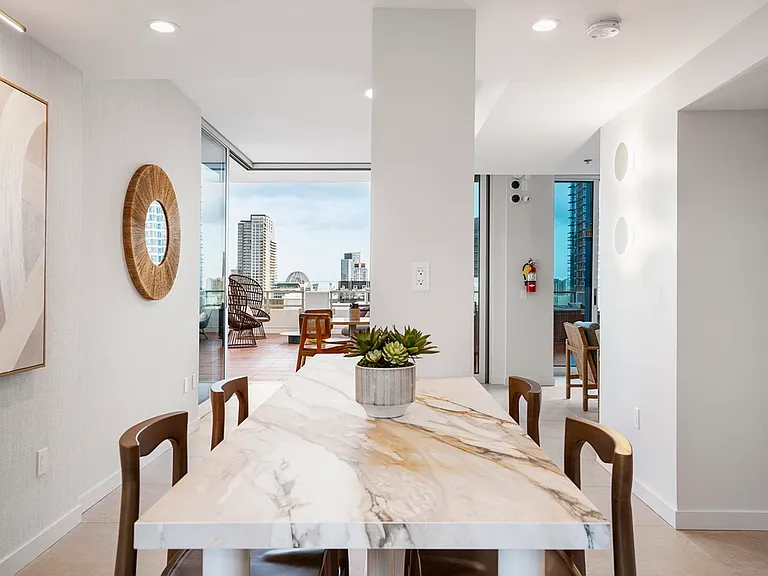 Vantage Pointe — Photo 13