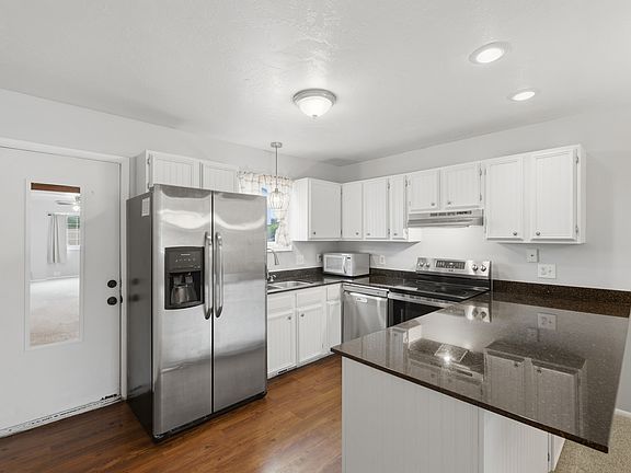 4th image of 2854 S Brookway Dr