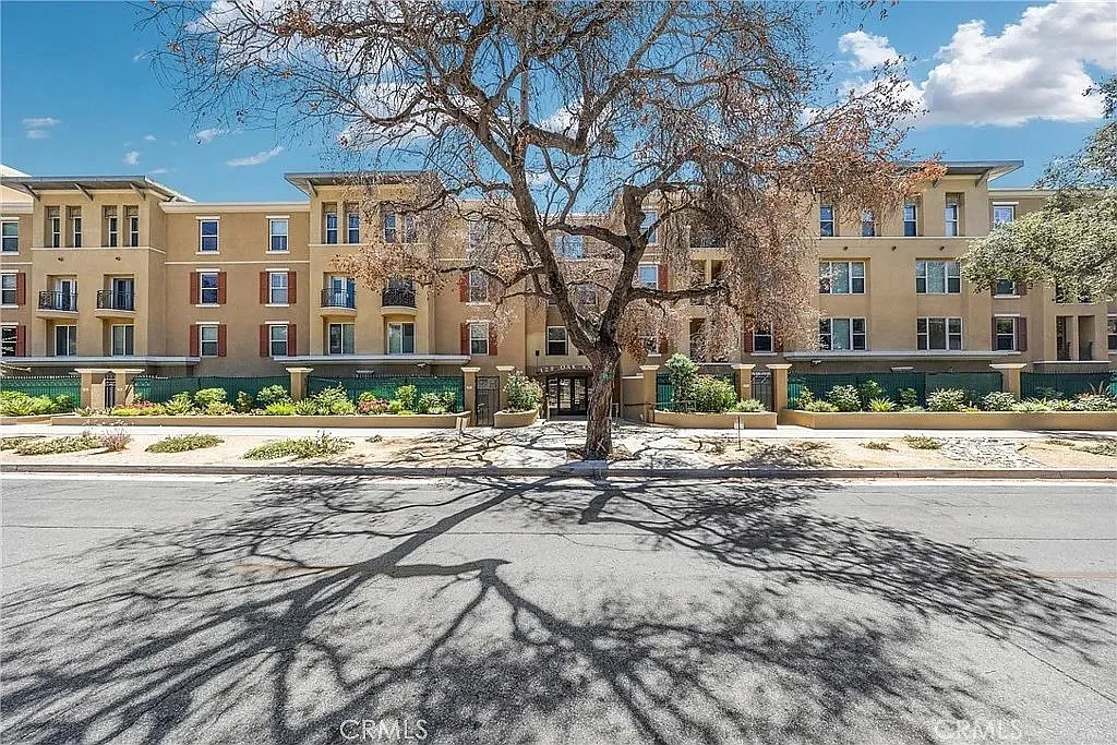 3 bed, 1390 sqft, $3,800 — Photo 1