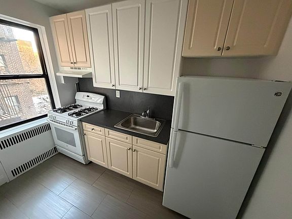 4th image of 53-01 32nd Ave #4