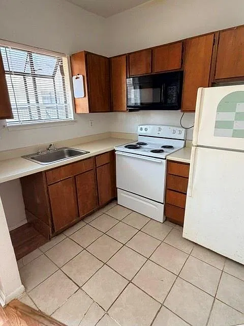 1 bed, 1.0 bath, 420 sqft, $800 — Photo 3