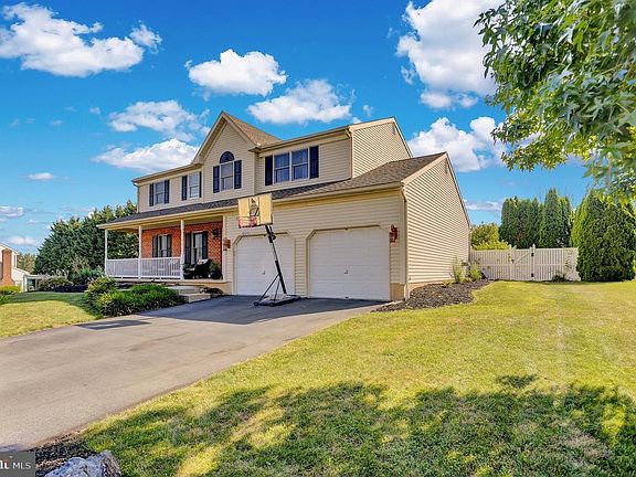 3rd image of 1061 Boeshore Cir