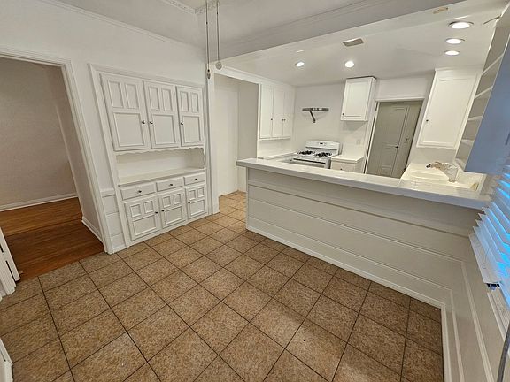 5th image of 361-363 N Mansfield Ave #361