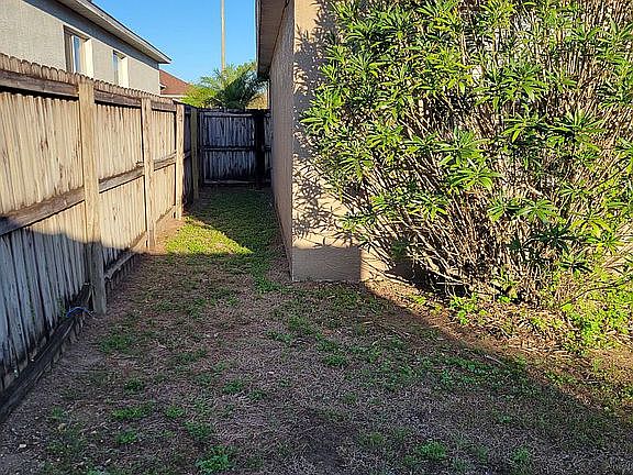 3rd image of 448 Sand Ridge Dr