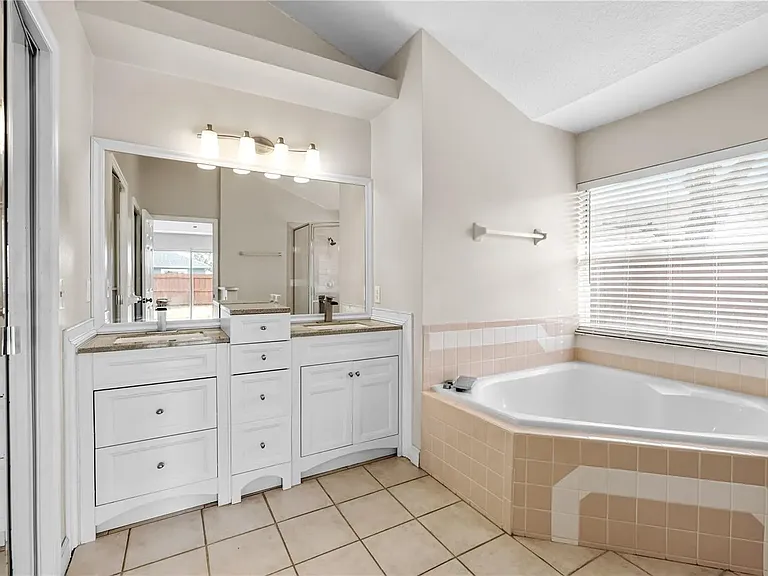4806 Doc Dr — Photo 16