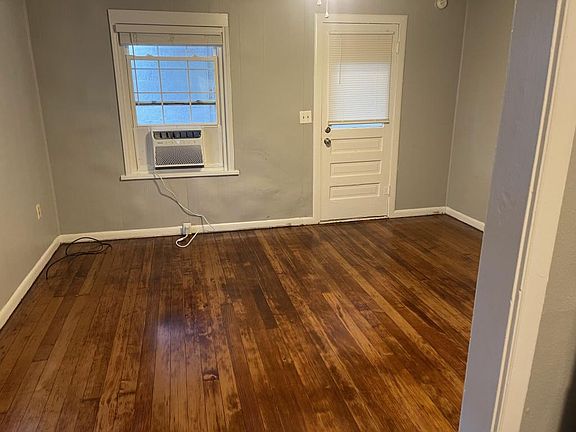 5th image of 902 N Garfield Ave #D