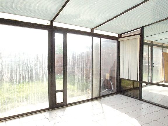 5th image of 301 Sherwood Pl